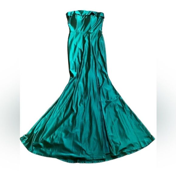 Crystal Doll Women’s Formal/Prom Dress, Size 3, Green, Satin-Like Material, Used - Picture 1 of 8